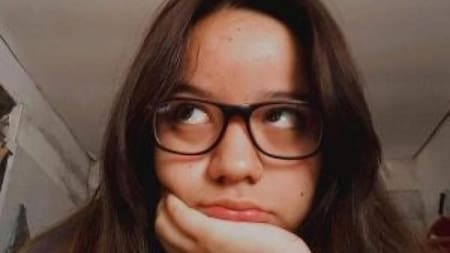 Le robaron el celular en un vagón y la tiraron a las vías del tren: tuvieron que amputarle una pierna