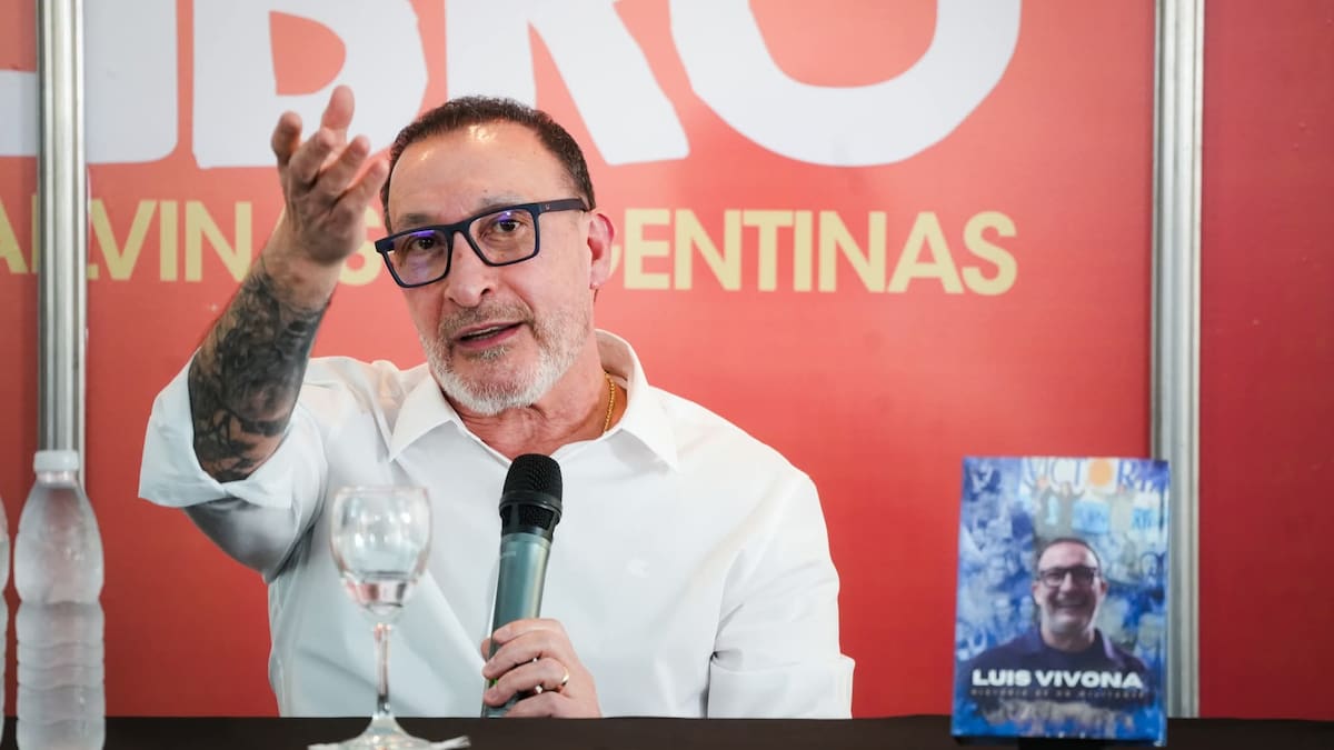 Luis Vivona presentó “Historia de un Militante” en la 7ma Feria del Libro de Malvinas Argentinas.