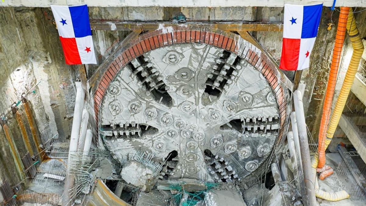 La tuneladora Panamá alcanzó los 65 metros de profundidad y culminó su recorrido en Albrook tras más de dos años. La infraestructura forma parte de la Línea 3 del Metro, que busca transformar la movilidad de miles de pasajeros.