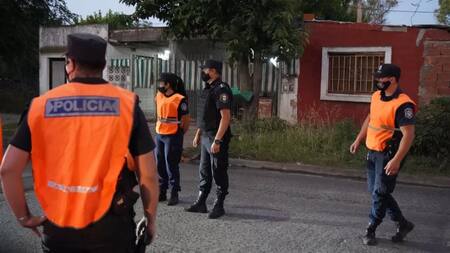 Operativos de seguridad y control de vehículos en Merlo