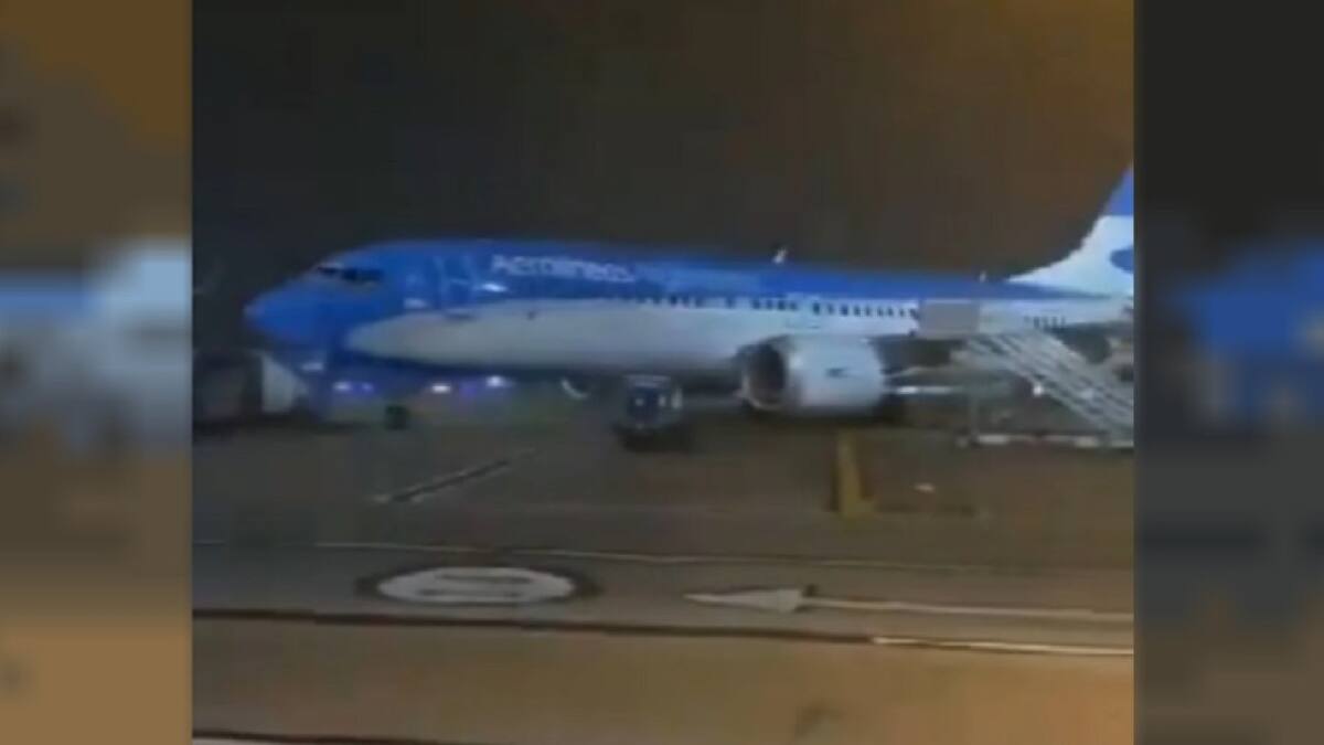 Temporal: vuelos cancelados y demorados en Ezeiza y Aeroparque. NA