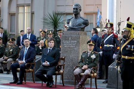 Milei en el acto del 213° aniversario del Regimiento de Granaderos a Caballo