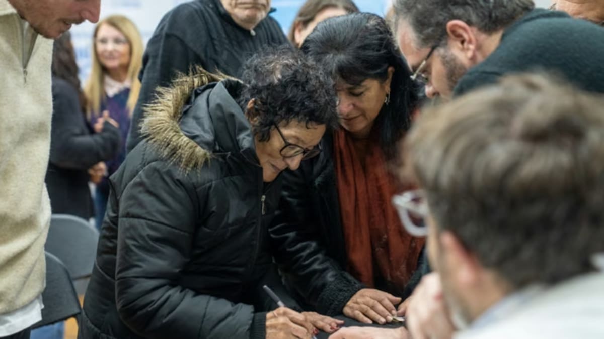 En el marco de la Ley Pierri, se llevó a cabo la firma de 40 escrituras para vecinos del Municipio de Lomas de Zamora.