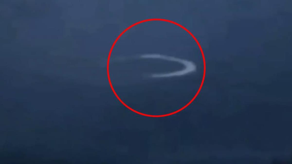 VIDEO VIRAL en Youtube: rayo pone al descubierto a un ovni gigante