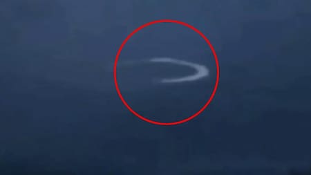 VIDEO VIRAL en Youtube: rayo pone al descubierto a un ovni gigante