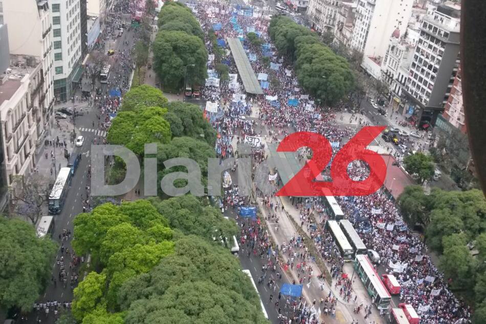 Corte total en la Avenida 9 de Julio - contra reformas de Gobierno