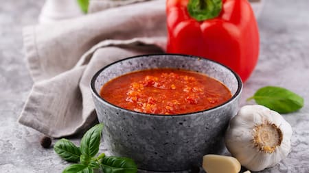 Para evitar la acidez en la salsa de tomate: el ingrediente natural que cambia su sabor y textura por completo