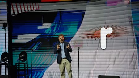 Al estilo Pipa Benedetto: la frase de Cristian Ritondo sobre las “noches alegres y tristes” en pleno acto del PRO