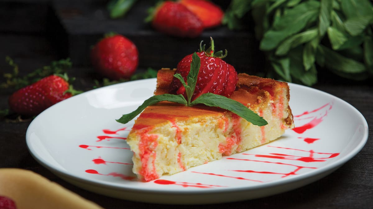 Torta de mascarpone y frutilla para sorprender a tu pareja en San Valentín.