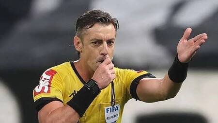 Raphael Claus será el árbitro en la final de la Copa América. Foto: NA.