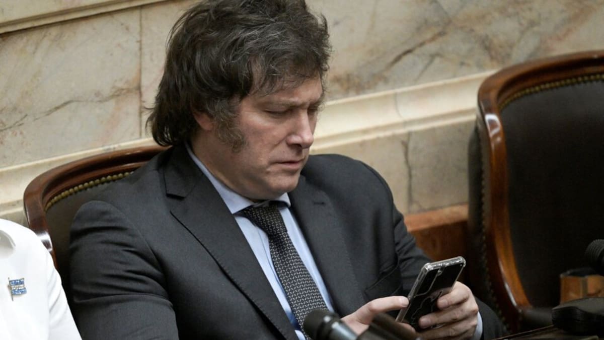 El presidente de Argentina monitorea la situación en Ceuta, España.