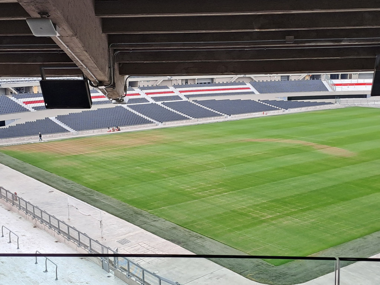Polémica por el césped del Monumental. Foto: X @ObrasRiverPlate.
