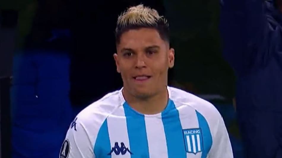 Juan Fernando Quintero y un polémico gesto a los hinchas de Boca. Foto: captura de pantalla.