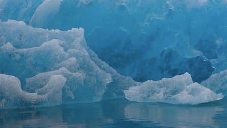 El calentamiento global sigue transformando el paisaje: emergió una nueva isla en Alaska por el retroceso glaciar