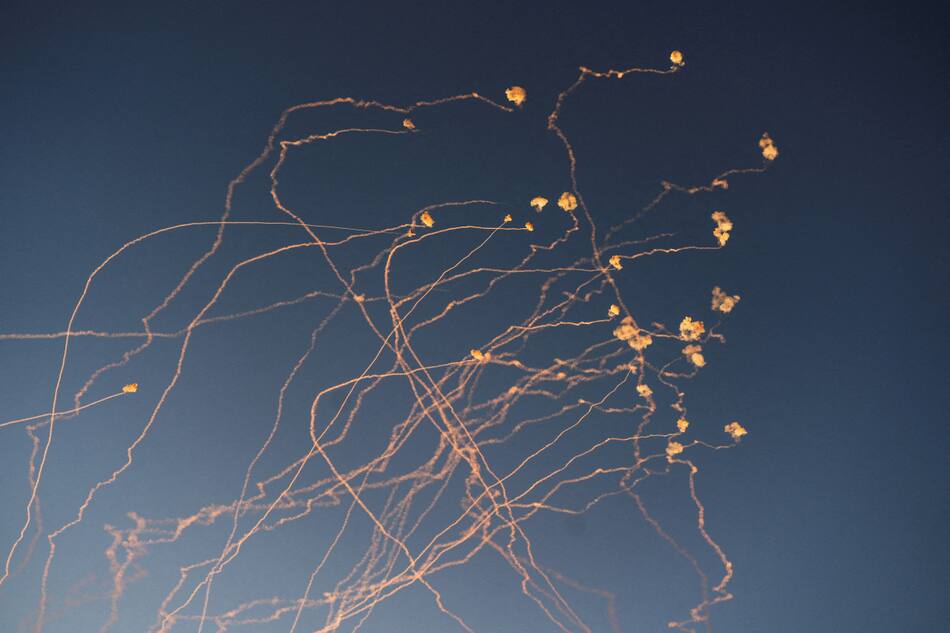 Cohetes enviados desde el Líbano interceptados por Israel. Foto: Reuters.