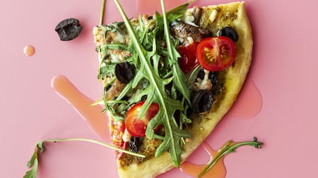 Pizza saludable keto. Foto Freepik.