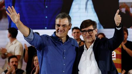 Pedro Sánchez y Salvador Illa. Foto: Reuters.