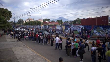 Migrantes en la frontera entre Estados Unidos y México. Foto: Reuters.