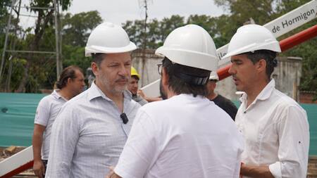 Gustavo Menéndez participó de las obras en el barrio La Teja. Foto: Captura de video.