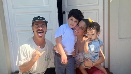 Juana Repetto junto a sus hijos Toribio y Belisario. Foto: Instagram @juanarepettook.