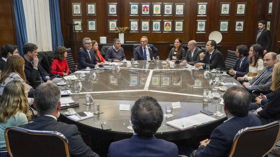 Daniel Scioli con representantes de empresas alimenticias. Foto NA