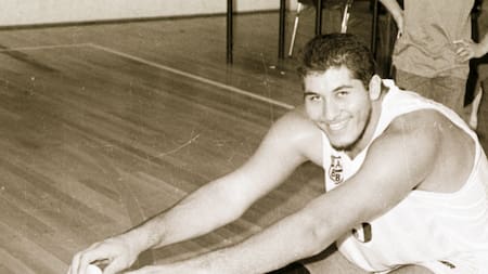 Jorge González se destacó en el básquet por su gran altura pero su carrera fue fugaz. Foto: CABB.