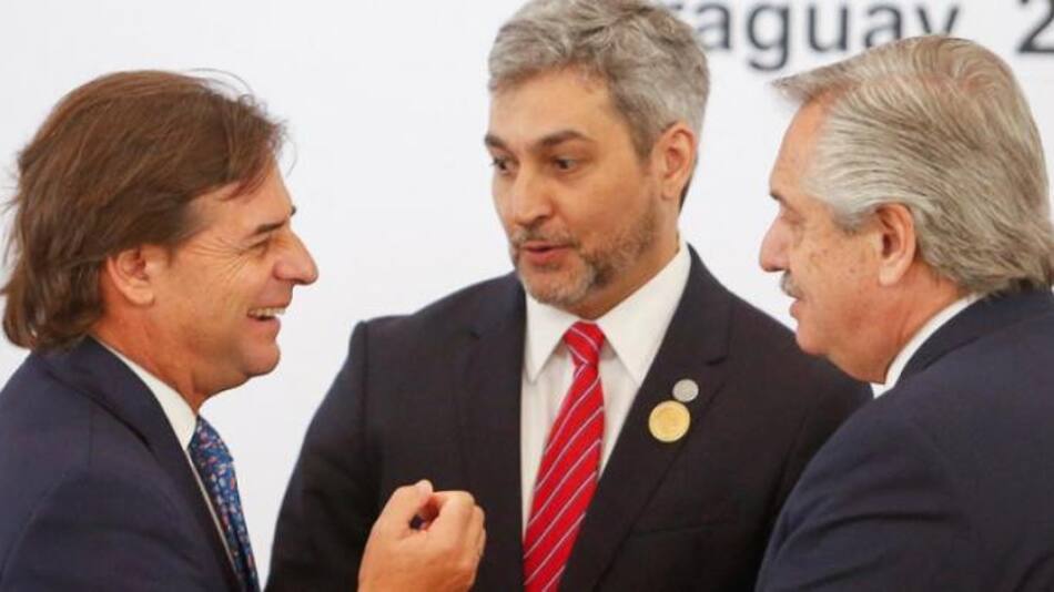 Lacalle Pau, Abdo y Alberto Fernández. Foto: NA