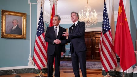 Wang Yi y Antony Blinken en Washington. Foto: Reuters.