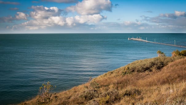Vacaciones sin gastar de más: 3 playas de Buenos Aires desiertas para pasar un verano desconectado y gasolero