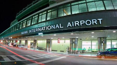 La fachada del aeropuerto internacional de Miami