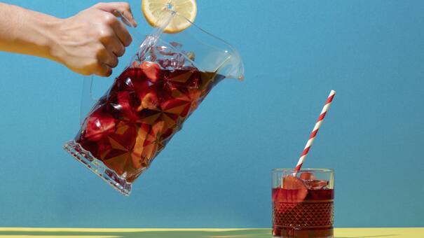 Riquísimo y refrescante: cómo hacer un tinto de verano ideal, el trago furor del verano