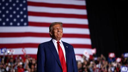 Un Donald Trump feliz en un acto político; elecciones en Estados Unidos. Foto: Reuters