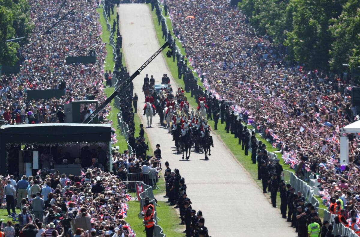 Príncipe Harry y Meghan Markle recorren la ciudad en carruaje (Reuters)
