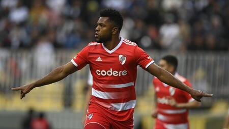 Festejo de Miguel Borja para River ante Colo Colo en amistoso. Foto: @RiverPlate.