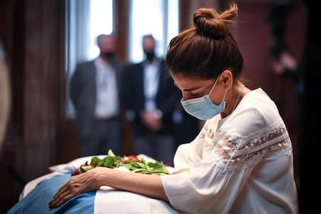 Zulemita Menem en el valatorio de su padre