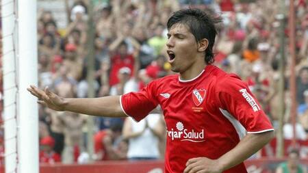 El Kun Agüero cuando jugaba en Independiente. Foto: NA.