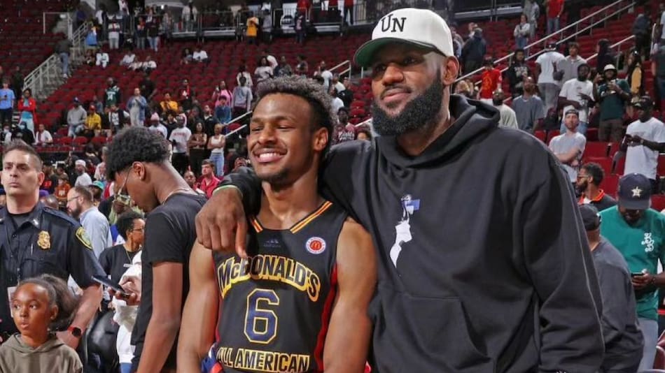 Lebron James junto a su hijo, Bronny. Foto: Instagram.