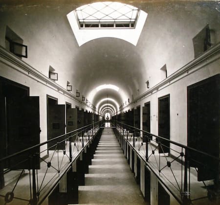 Interior de un pabellón de la “nueva” Penitenciaría Nacional, en 1877