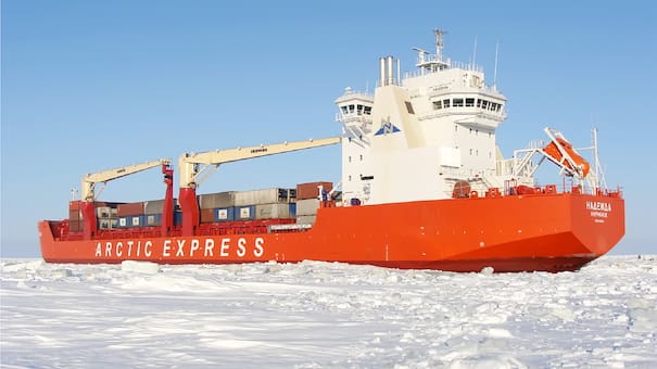 Asia y Europa, cada vez más cerca: una nueva ruta marítima reducirá a 18 días los viajes comerciales entre ambos continentes