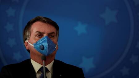 Coronavirus, Brasil, Bolsonaro con barbijo, REUTERS