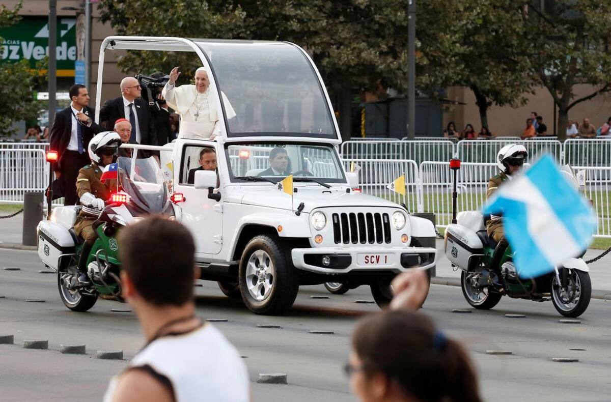 Papa Francisco recorre Chile en el Papamóvil - REUTERS -