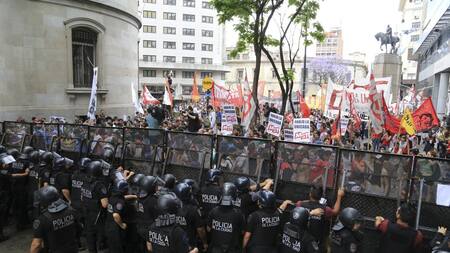 Protestas - Legislatura Porteña Agencia NA