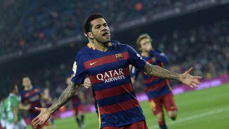 Dani Alves en el Barcelona. Foto: NA.