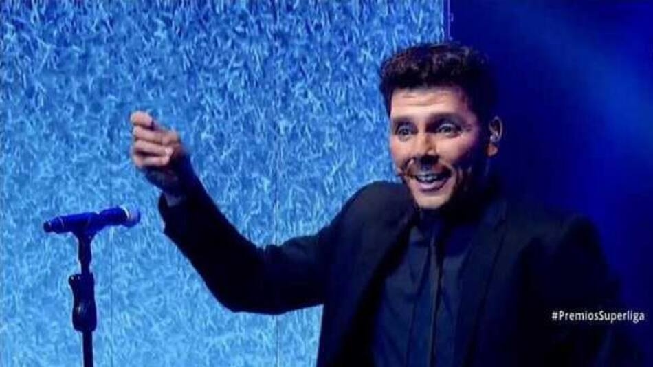 Imitación de Martín Bossi de Diego Simeone en la Gala de Superliga
