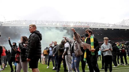 Hinchas del Manchester United invadieron Old Trafford, Premier League, fútbol inglés, Reuters