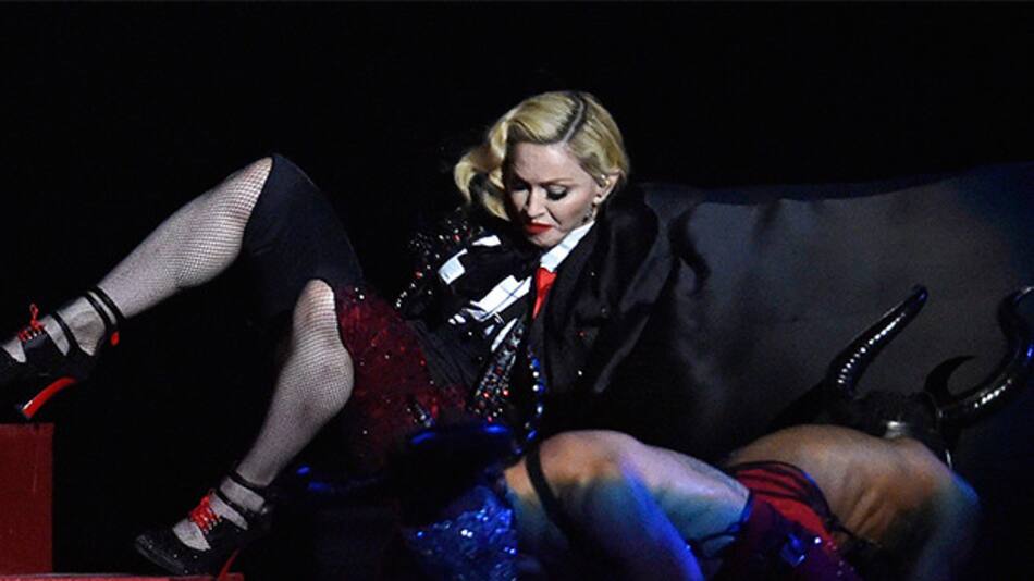 La caída de Madonna en los BRIT Awards (Twitter)