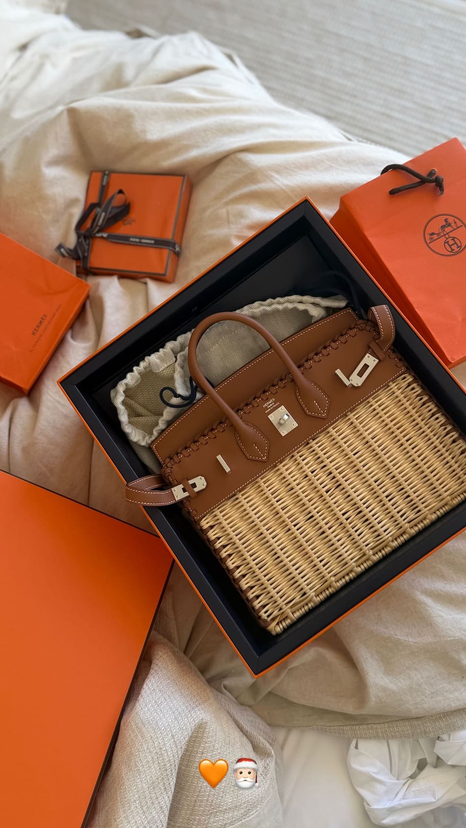 El bolso que le regalaron a Papá Noel para Navidad.