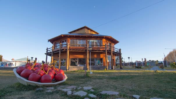 El pueblo que celebra la Fiesta Nacional de la Cereza y tiene las más deliciosas del país: paisajes deslumbrantes en la Patagonia