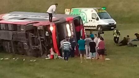 Volcó micro en Ruta 2