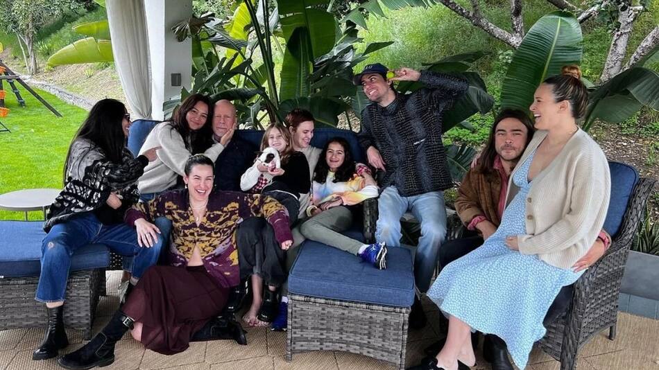 Bruce Willis junto a su familia. Foto: NA.